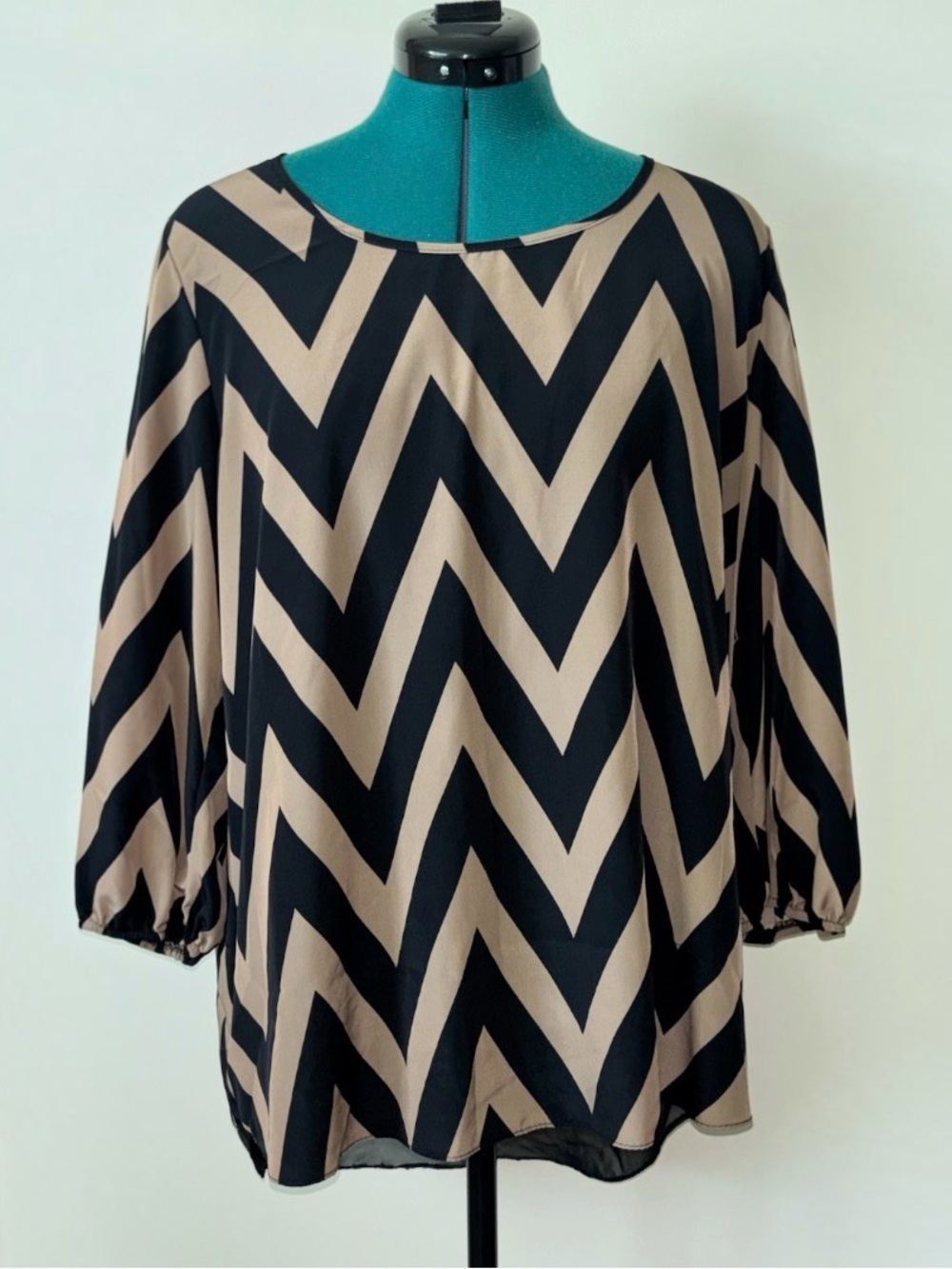 Windsor Black & Beige Chevron High Low Blouse Sheer Back 3/4 Sleeve